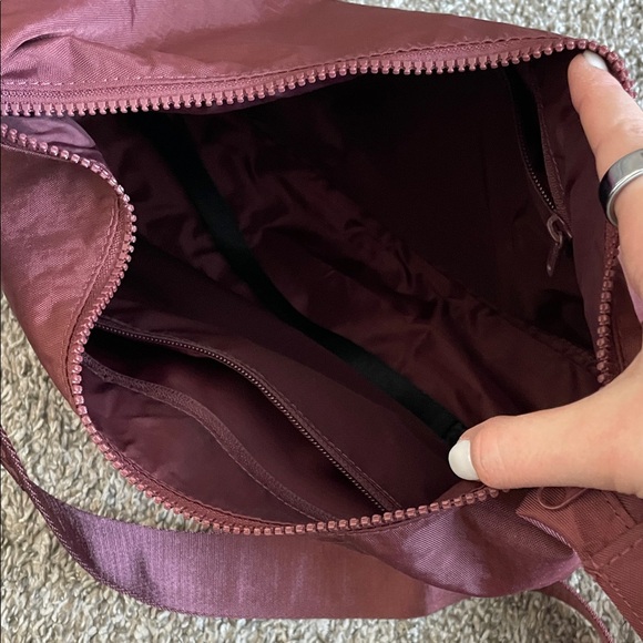 Baggu Women's Maroon Shoulder Bag - Picture 2 of 3